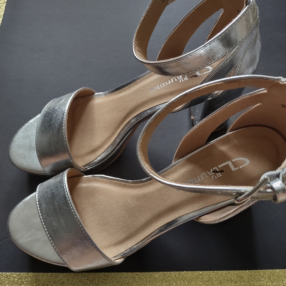 Chinese laundry women's sandals size 7.5us